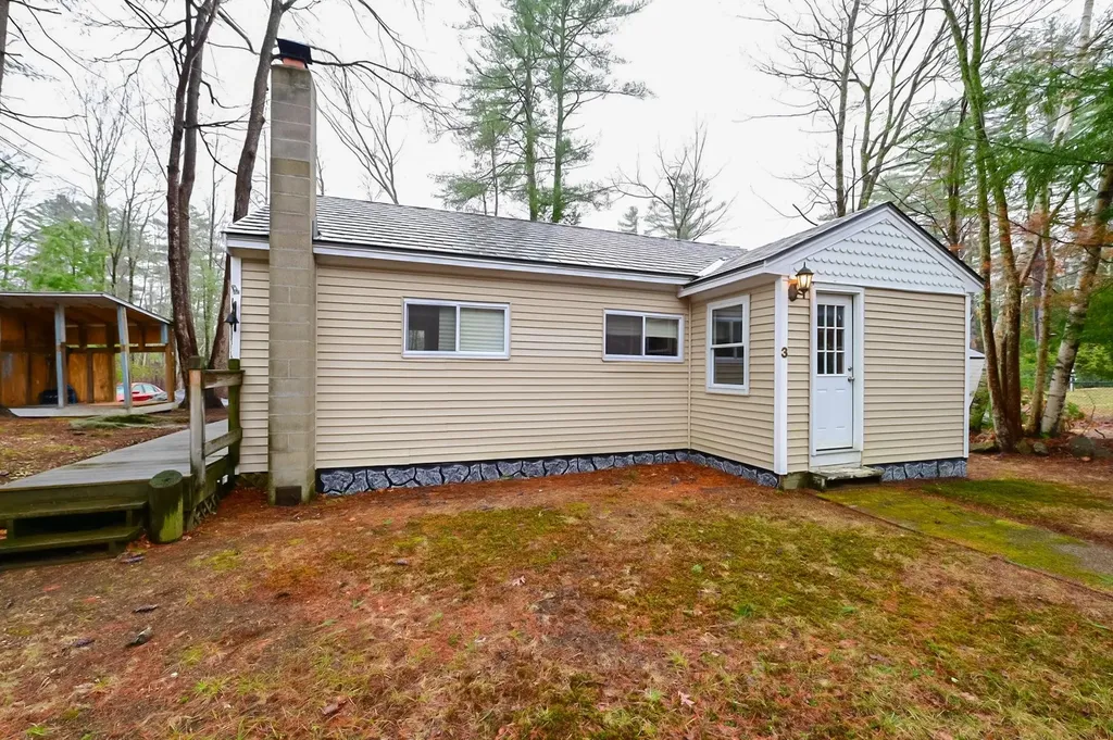 3 Hollywood Avenue Raymond NH 03077