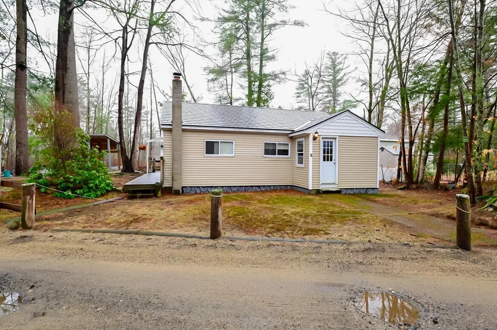 3 Hollywood Avenue Raymond NH 03077