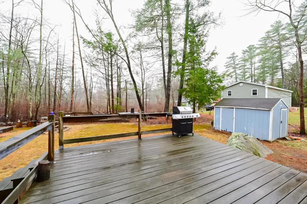3 Hollywood Avenue Raymond NH 03077