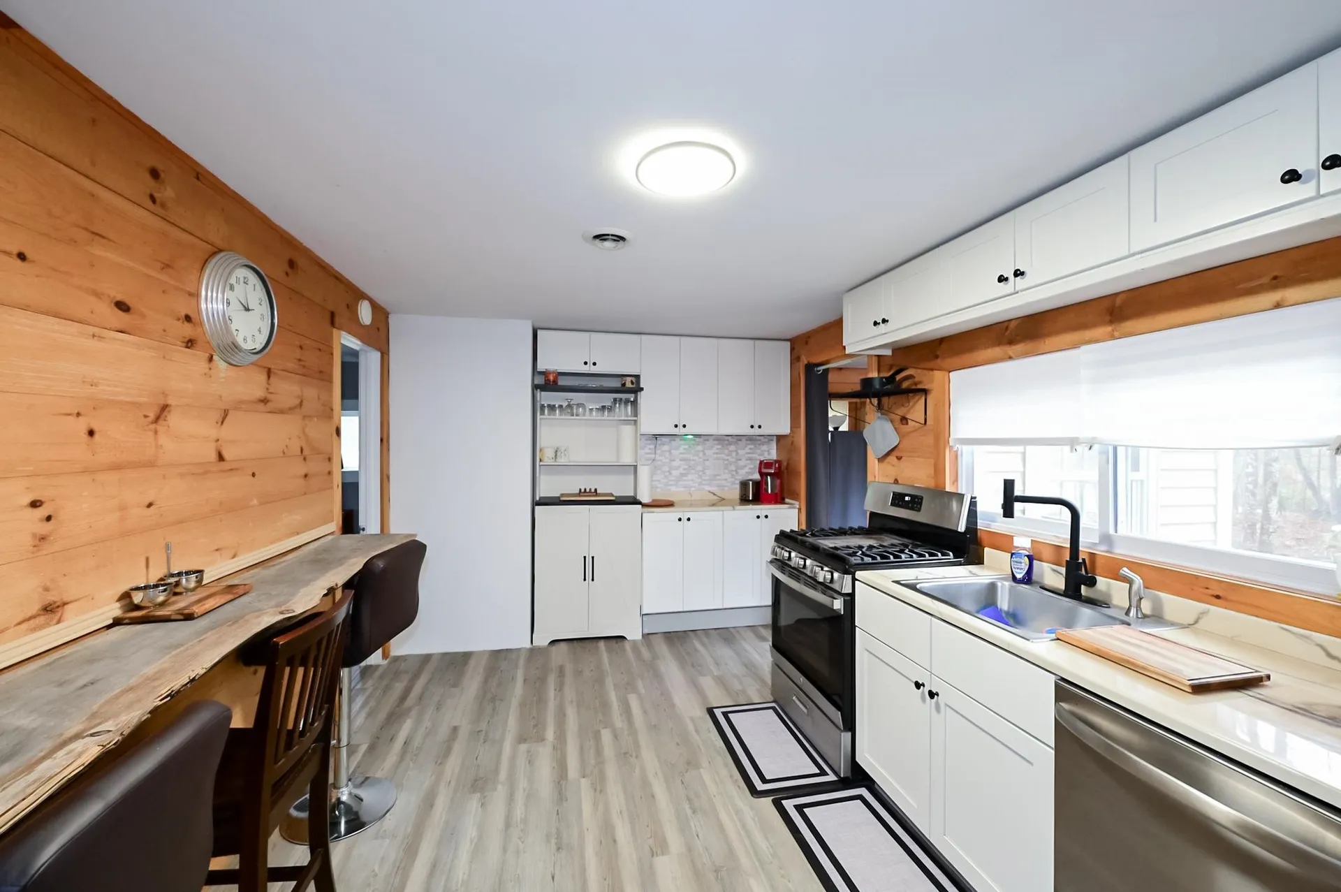 3 Hollywood Avenue Raymond NH 03077