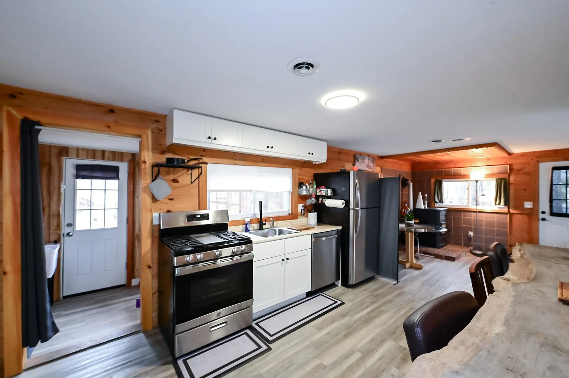 3 Hollywood Avenue Raymond NH 03077