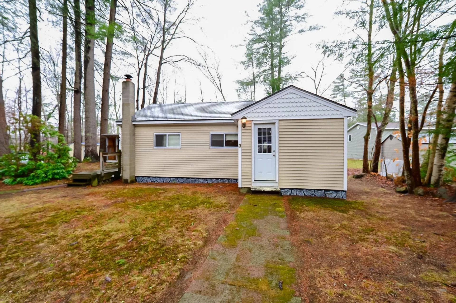 3 Hollywood Avenue Raymond NH 03077