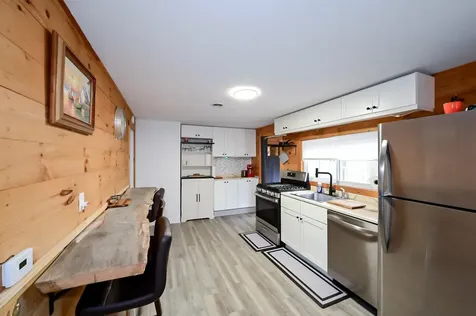 3 Hollywood Avenue Raymond NH 03077