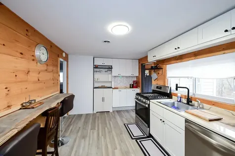 3 Hollywood Avenue Raymond NH 03077