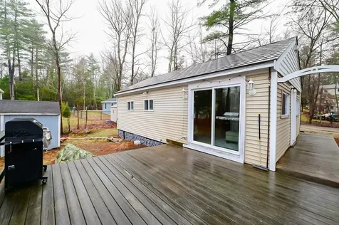 3 Hollywood Avenue Raymond NH 03077