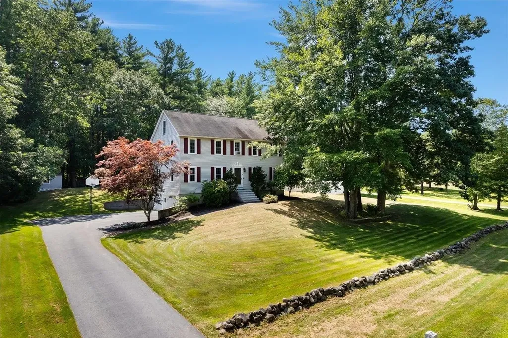 29 Rolling Ridge Road Londonderry NH 03053