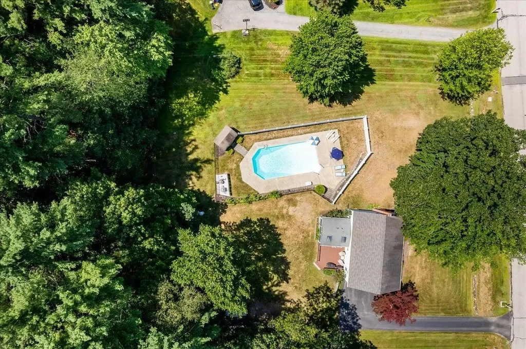 29 Rolling Ridge Road Londonderry NH 03053