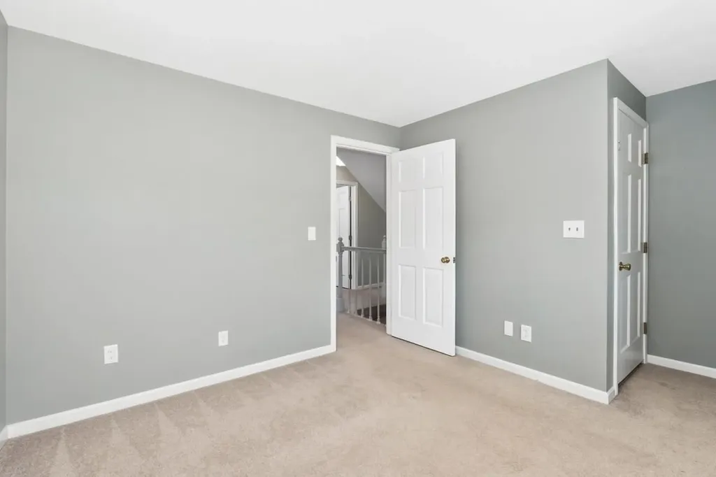 29 Rolling Ridge Road Londonderry NH 03053