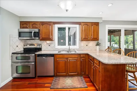 29 Rolling Ridge Road Londonderry NH 03053