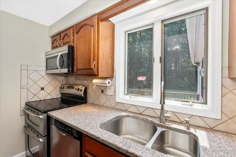 29 Rolling Ridge Road Londonderry NH 03053