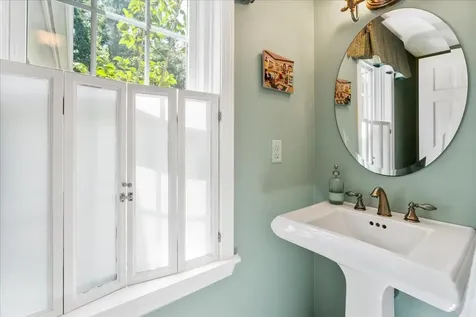 29 Rolling Ridge Road Londonderry NH 03053