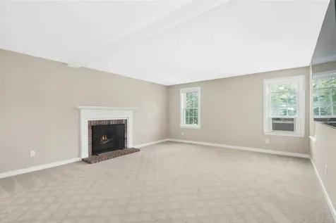 29 Rolling Ridge Road Londonderry NH 03053