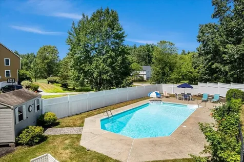 29 Rolling Ridge Road Londonderry NH 03053