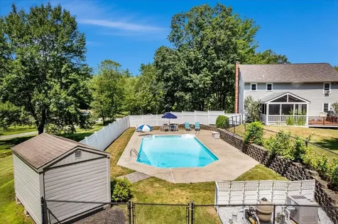 29 Rolling Ridge Road Londonderry NH 03053