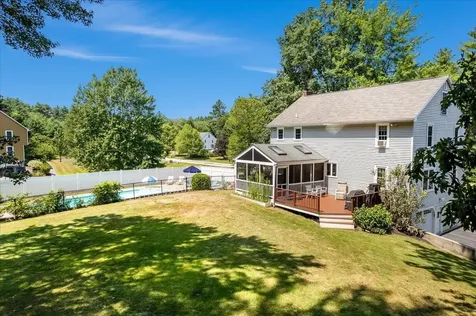 29 Rolling Ridge Road Londonderry NH 03053