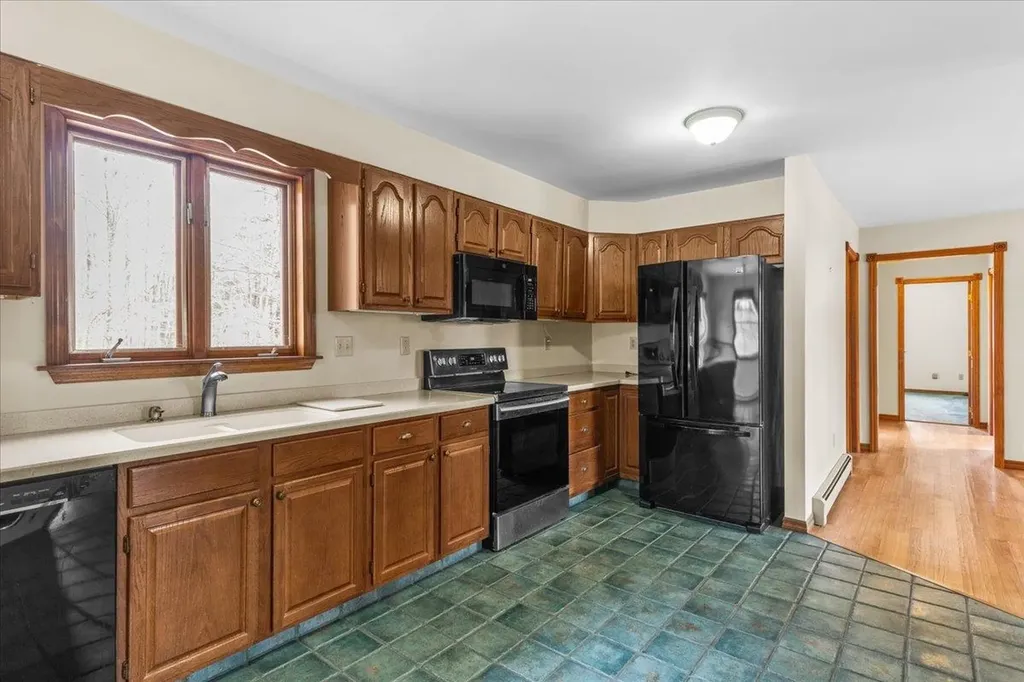 76 Red Tail Lane Charlotte VT 05445