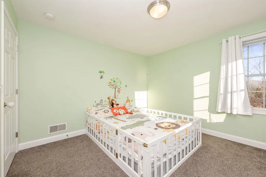 16 Pond Road Raymond NH 03077