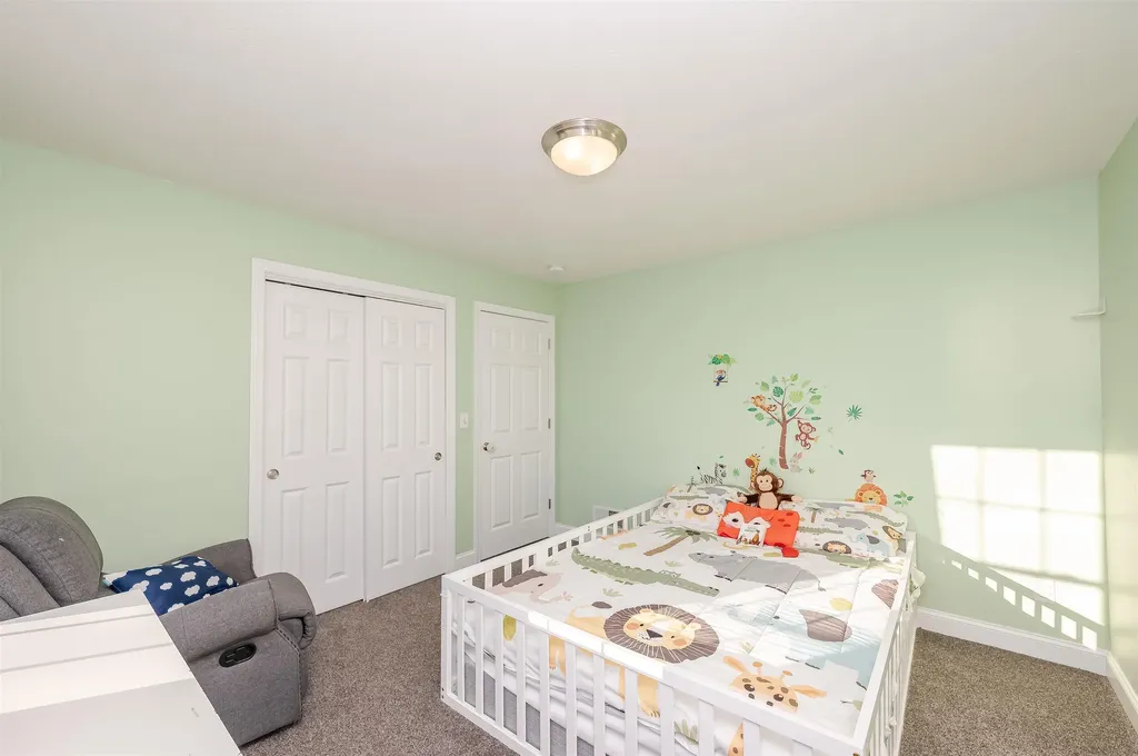16 Pond Road Raymond NH 03077
