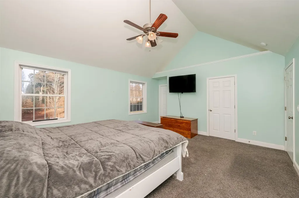 16 Pond Road Raymond NH 03077