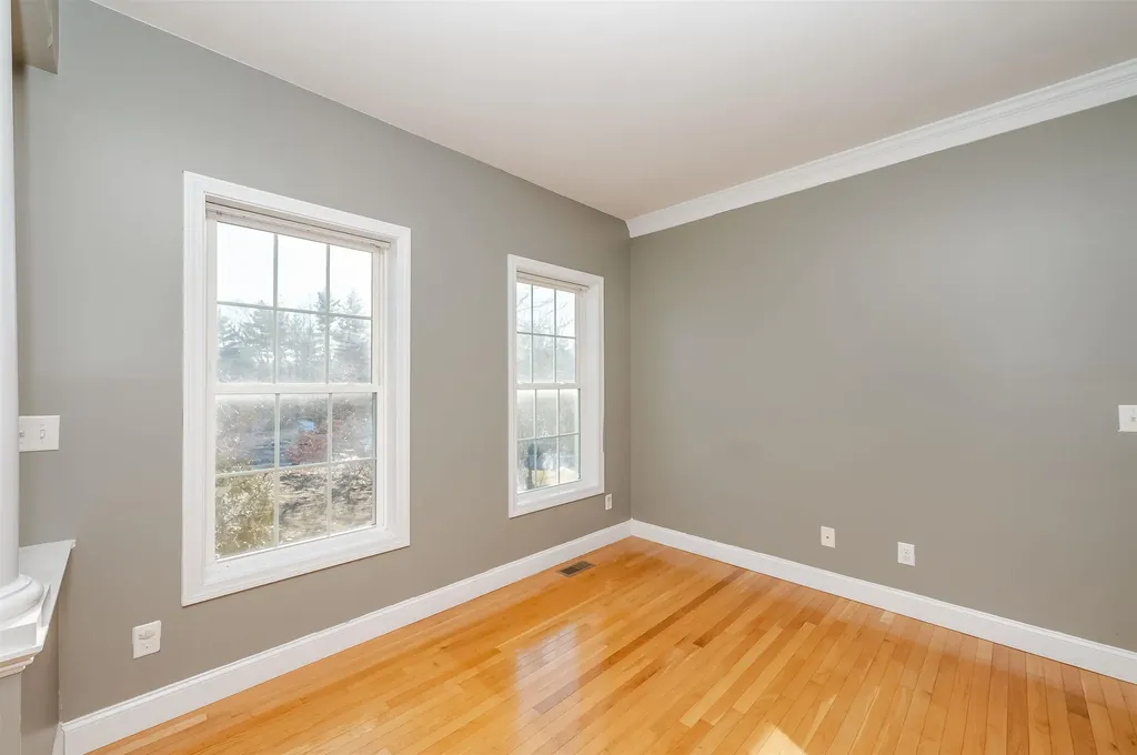 16 Pond Road Raymond NH 03077