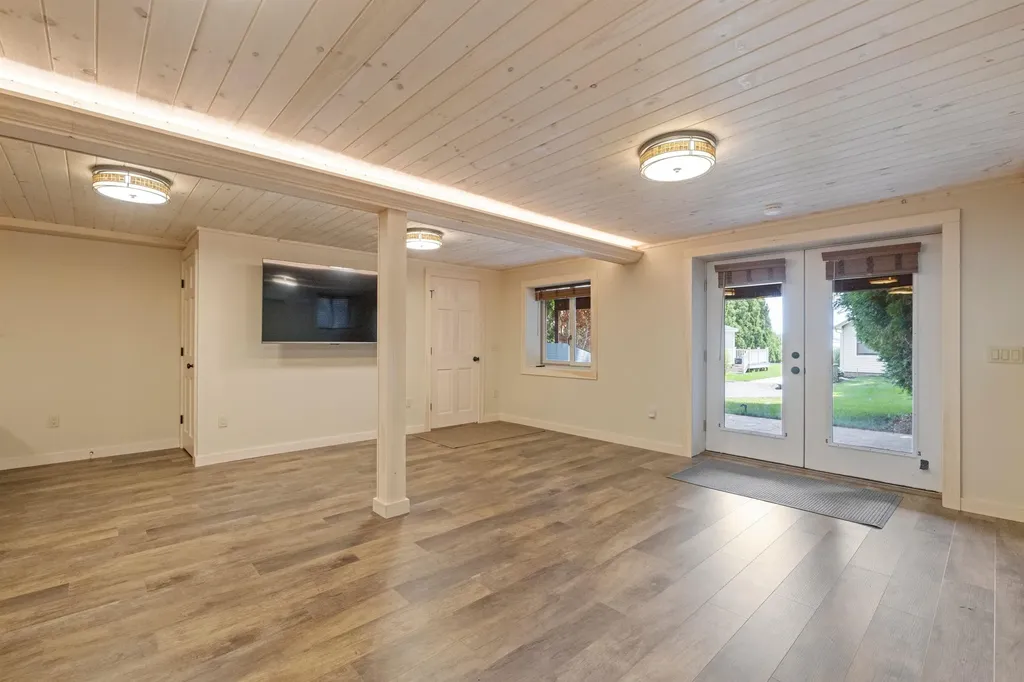 38 Lake Shore Drive Moultonborough NH 03254