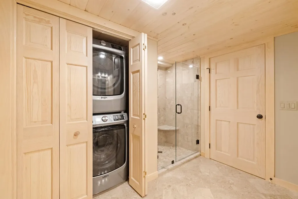 38 Lake Shore Drive Moultonborough NH 03254
