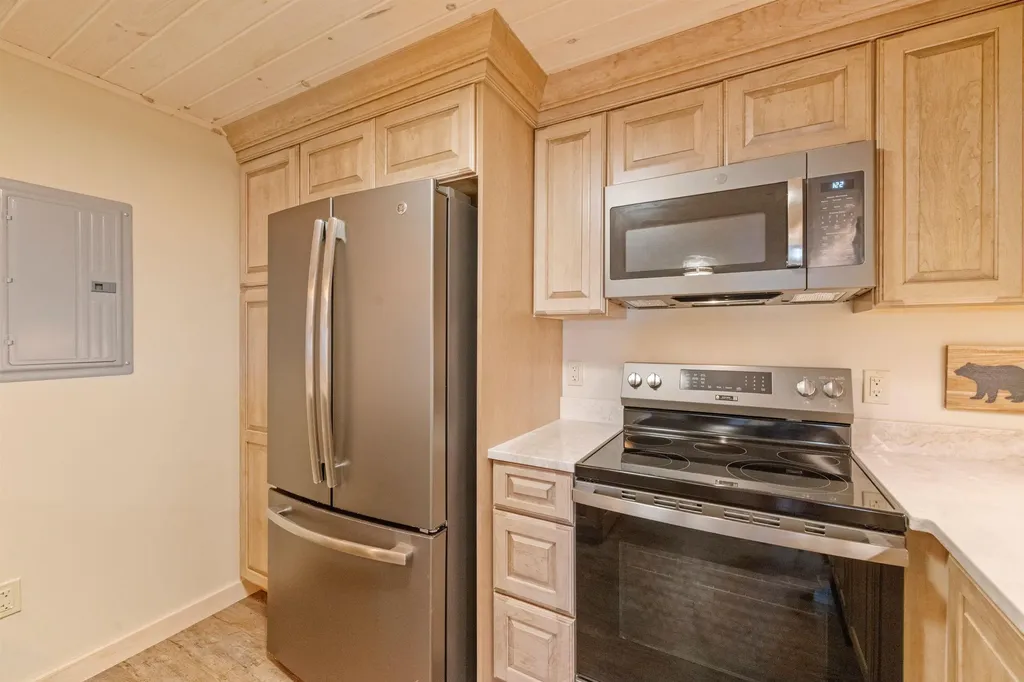 38 Lake Shore Drive Moultonborough NH 03254