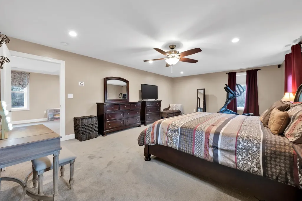 25 Riverview Circle Litchfield NH 03052