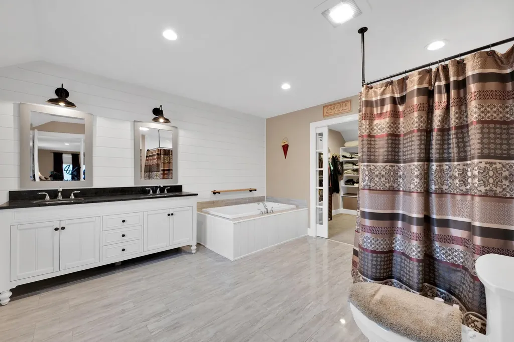 25 Riverview Circle Litchfield NH 03052