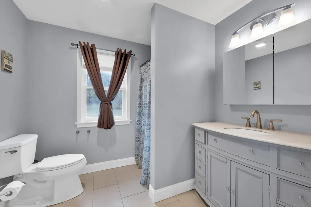25 Riverview Circle Litchfield NH 03052