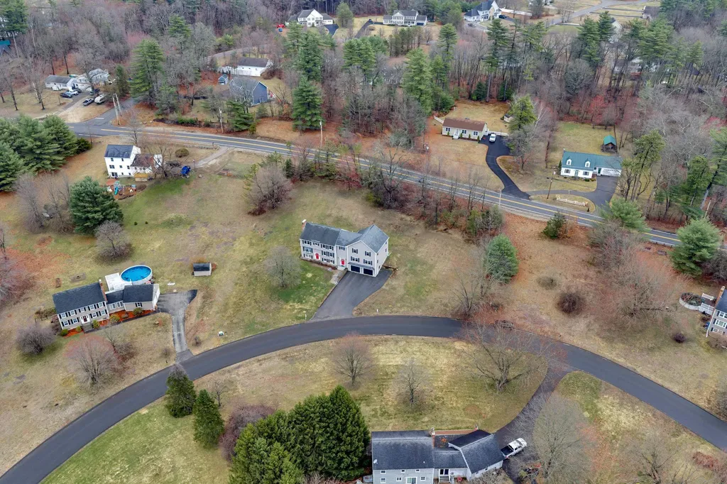 25 Riverview Circle Litchfield NH 03052