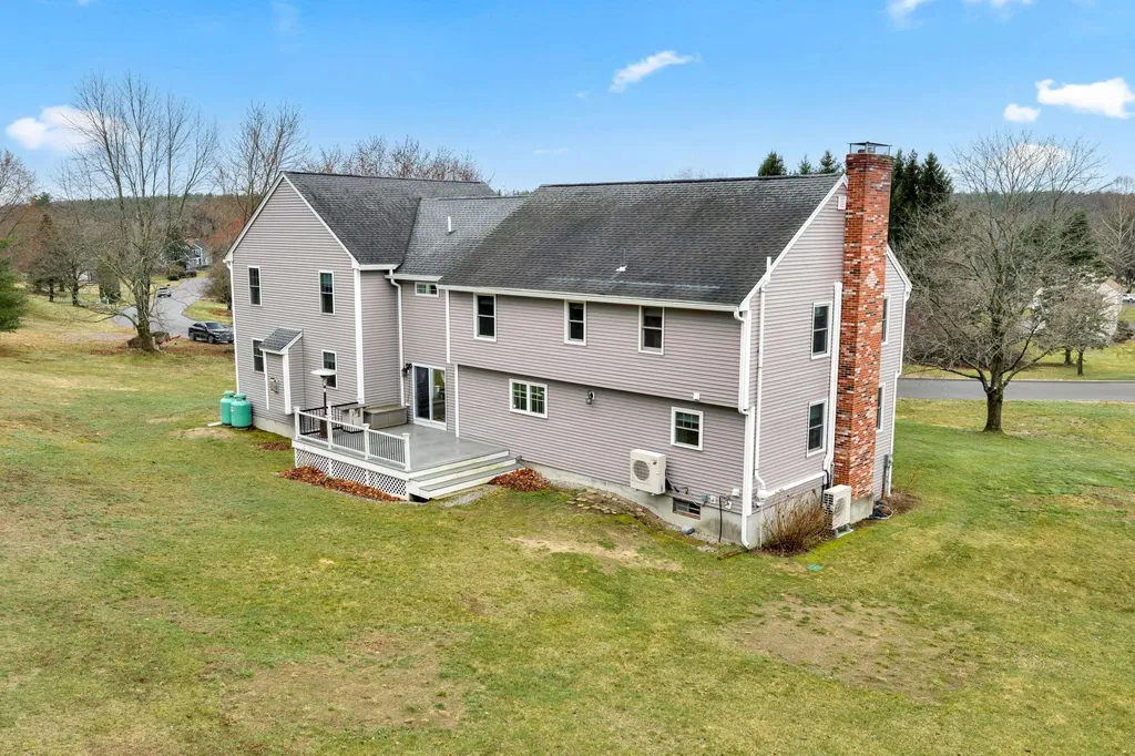 25 Riverview Circle Litchfield NH 03052