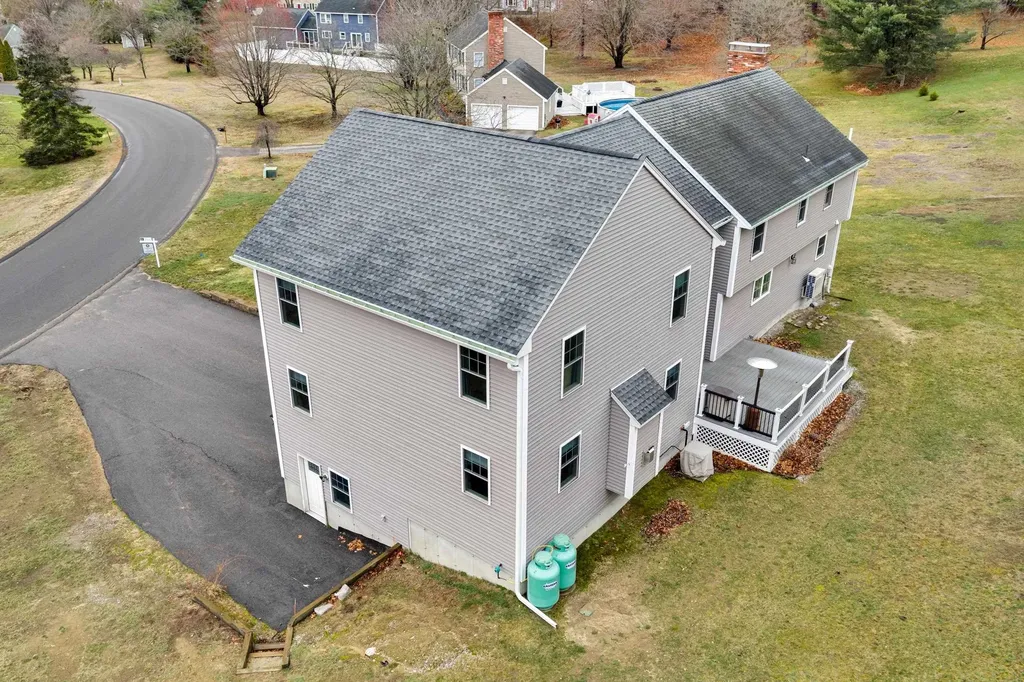 25 Riverview Circle Litchfield NH 03052
