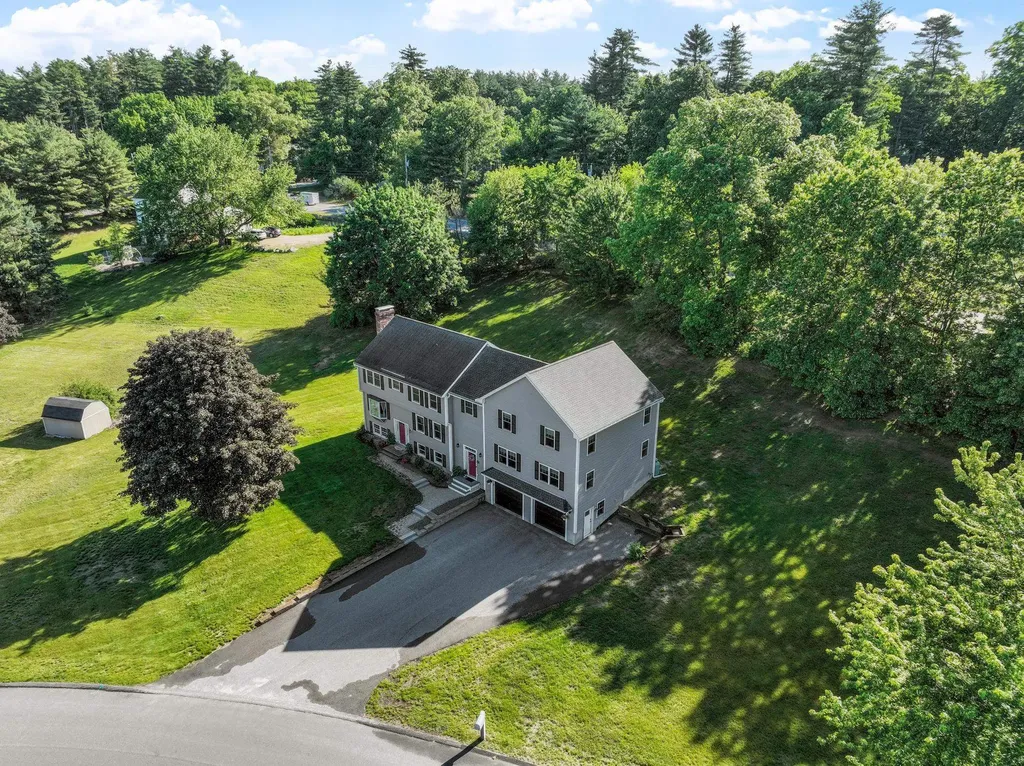25 Riverview Circle Litchfield NH 03052