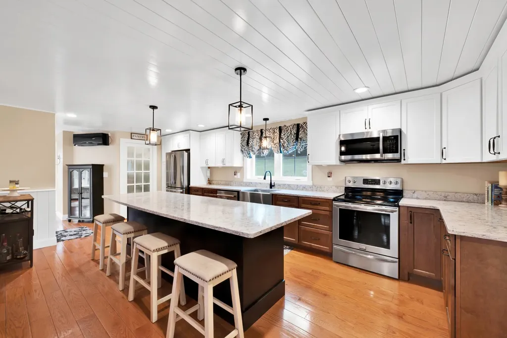 25 Riverview Circle Litchfield NH 03052