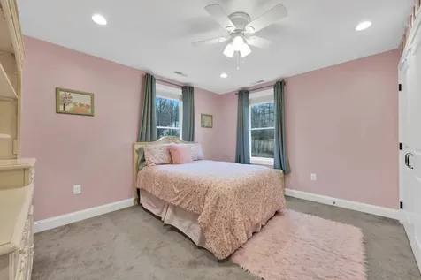 25 Riverview Circle Litchfield NH 03052