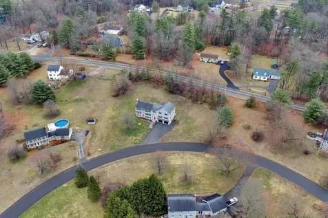 25 Riverview Circle Litchfield NH 03052
