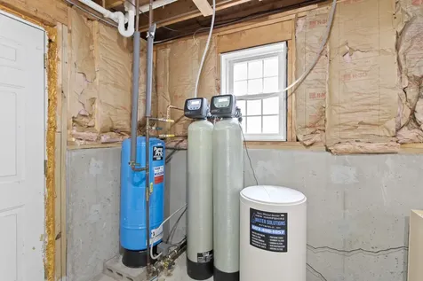 3 Kendall Pond Road Derry NH 03038