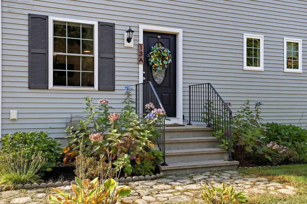 13 Juanita Avenue Raymond NH 03077