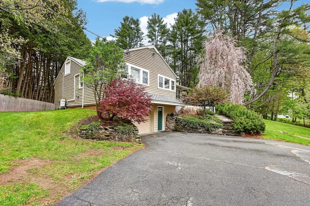 9 Wyeth Road Hanover NH 03755