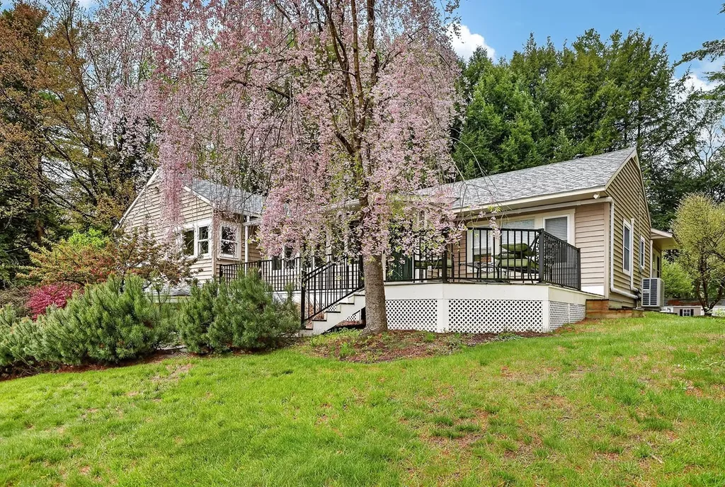 9 Wyeth Road Hanover NH 03755
