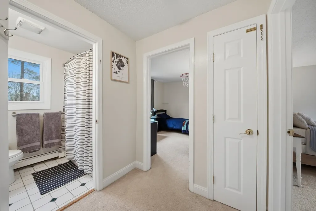 8 Lincoln Drive Hooksett NH 03106