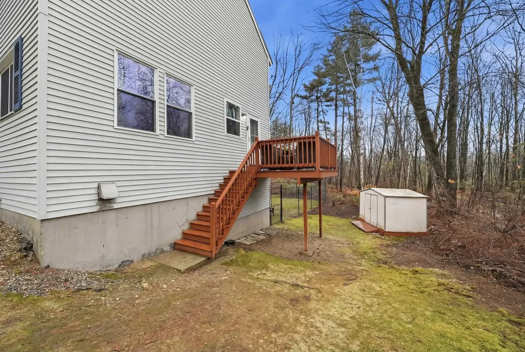 8 Lincoln Drive Hooksett NH 03106