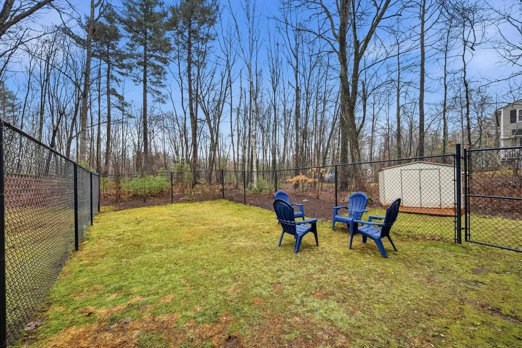 8 Lincoln Drive Hooksett NH 03106