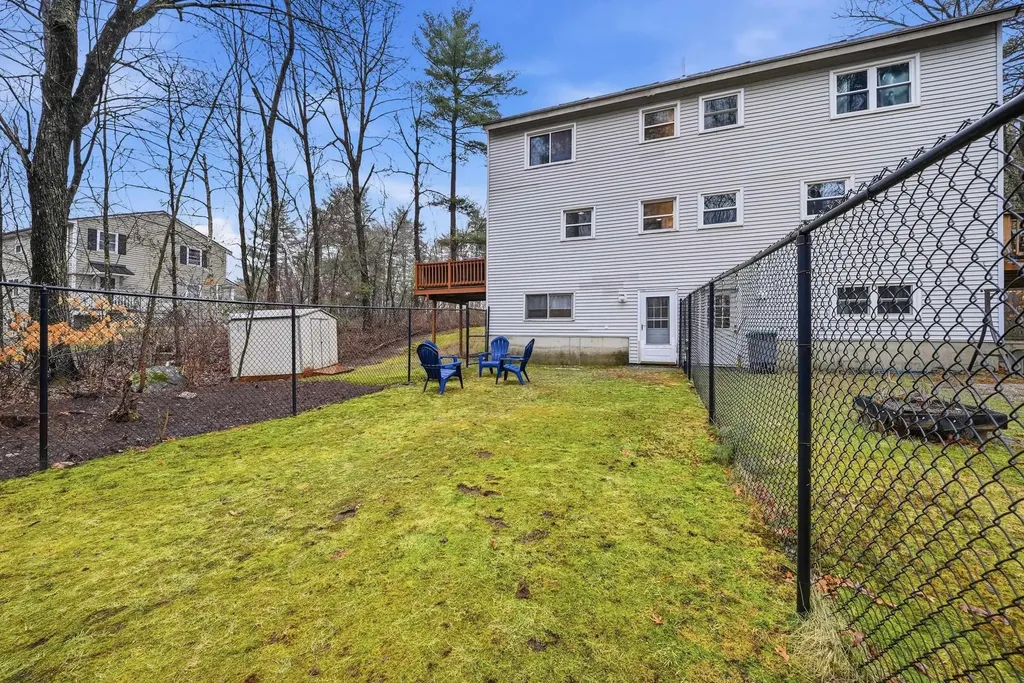 8 Lincoln Drive Hooksett NH 03106