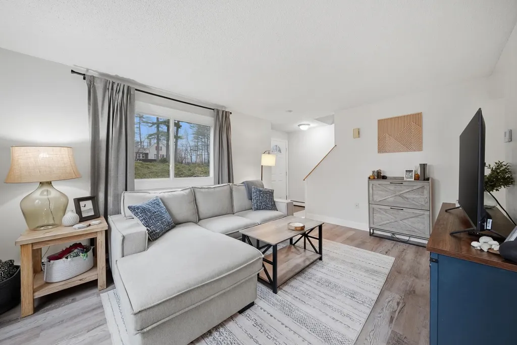 8 Lincoln Drive Hooksett NH 03106