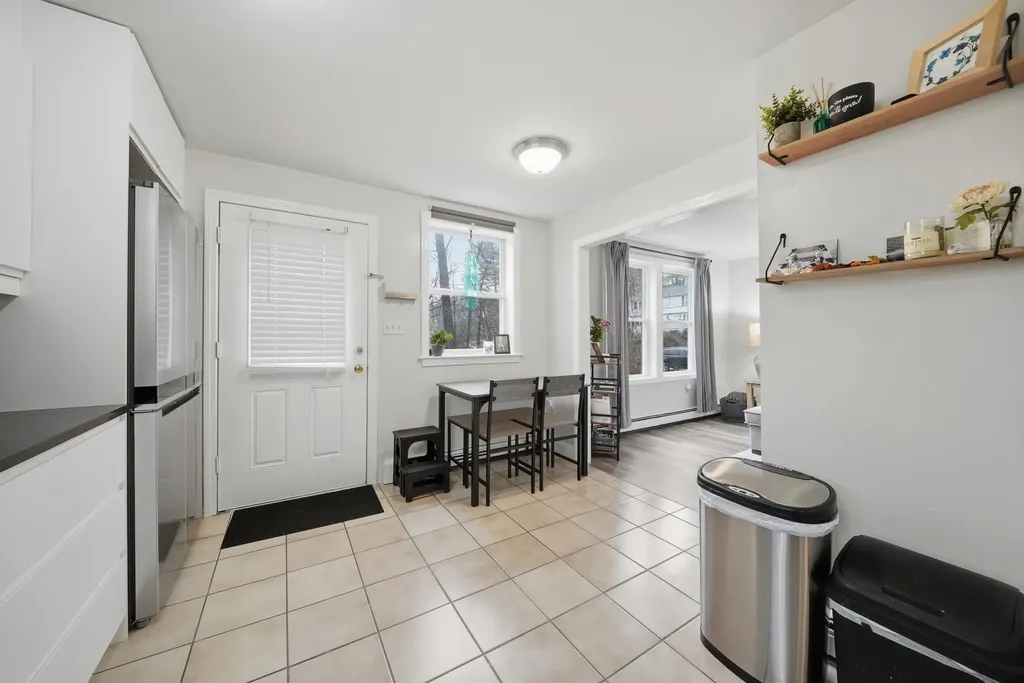 8 Lincoln Drive Hooksett NH 03106