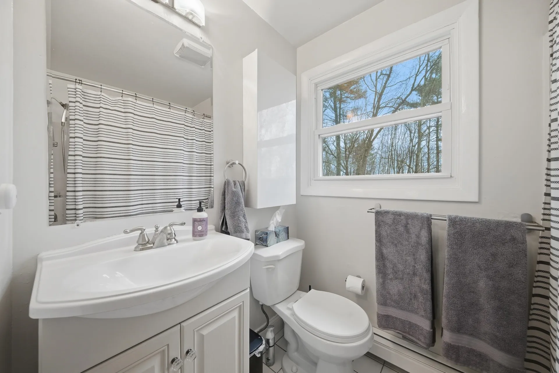 8 Lincoln Drive Hooksett NH 03106