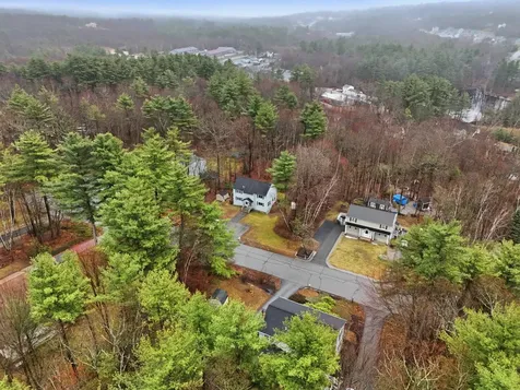 8 Lincoln Drive Hooksett NH 03106