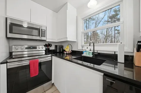 8 Lincoln Drive Hooksett NH 03106